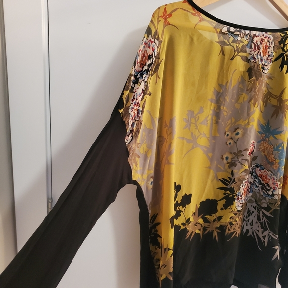 Beautiful soft top - Picture 3 of 6